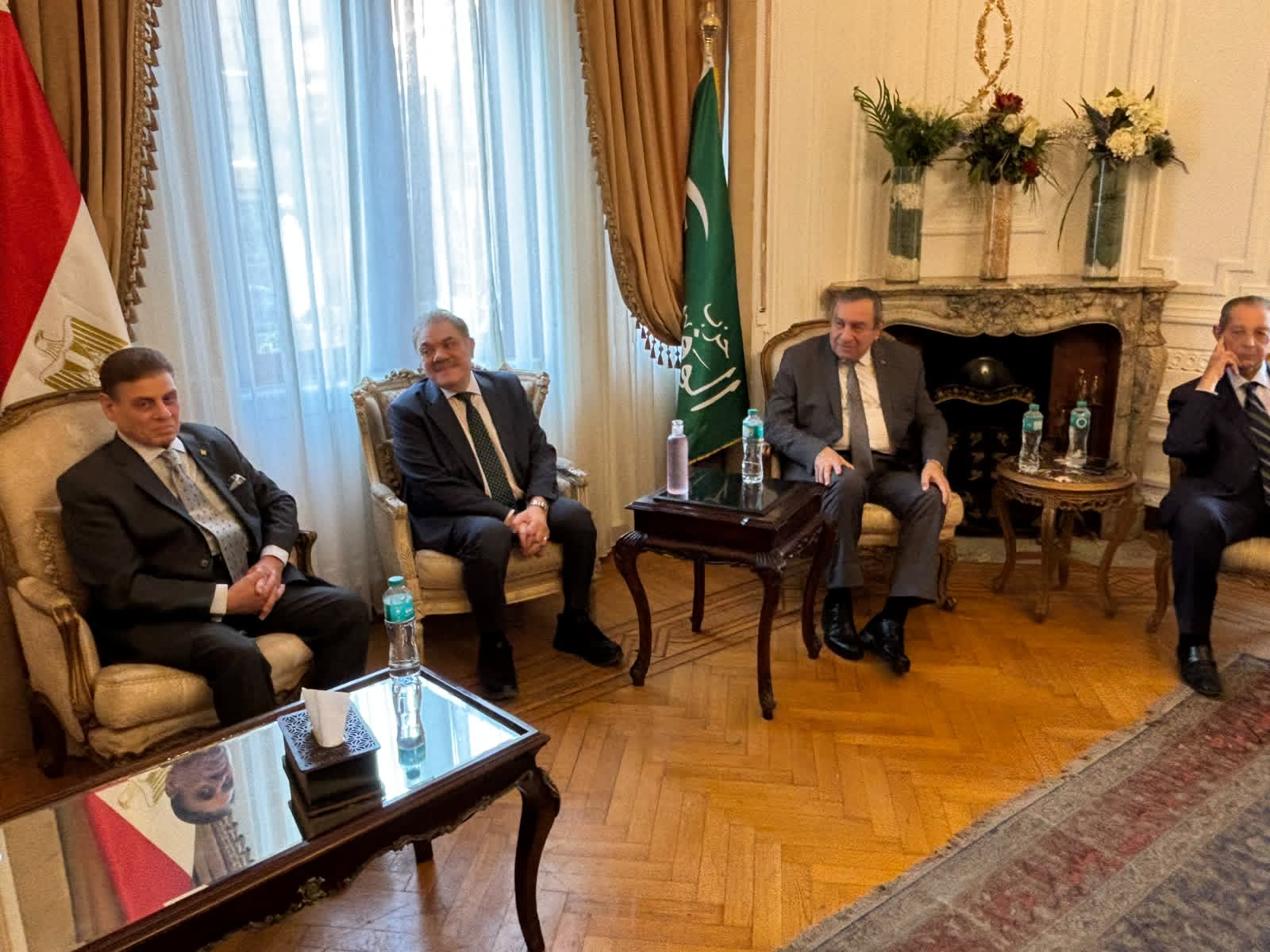 1000742858
