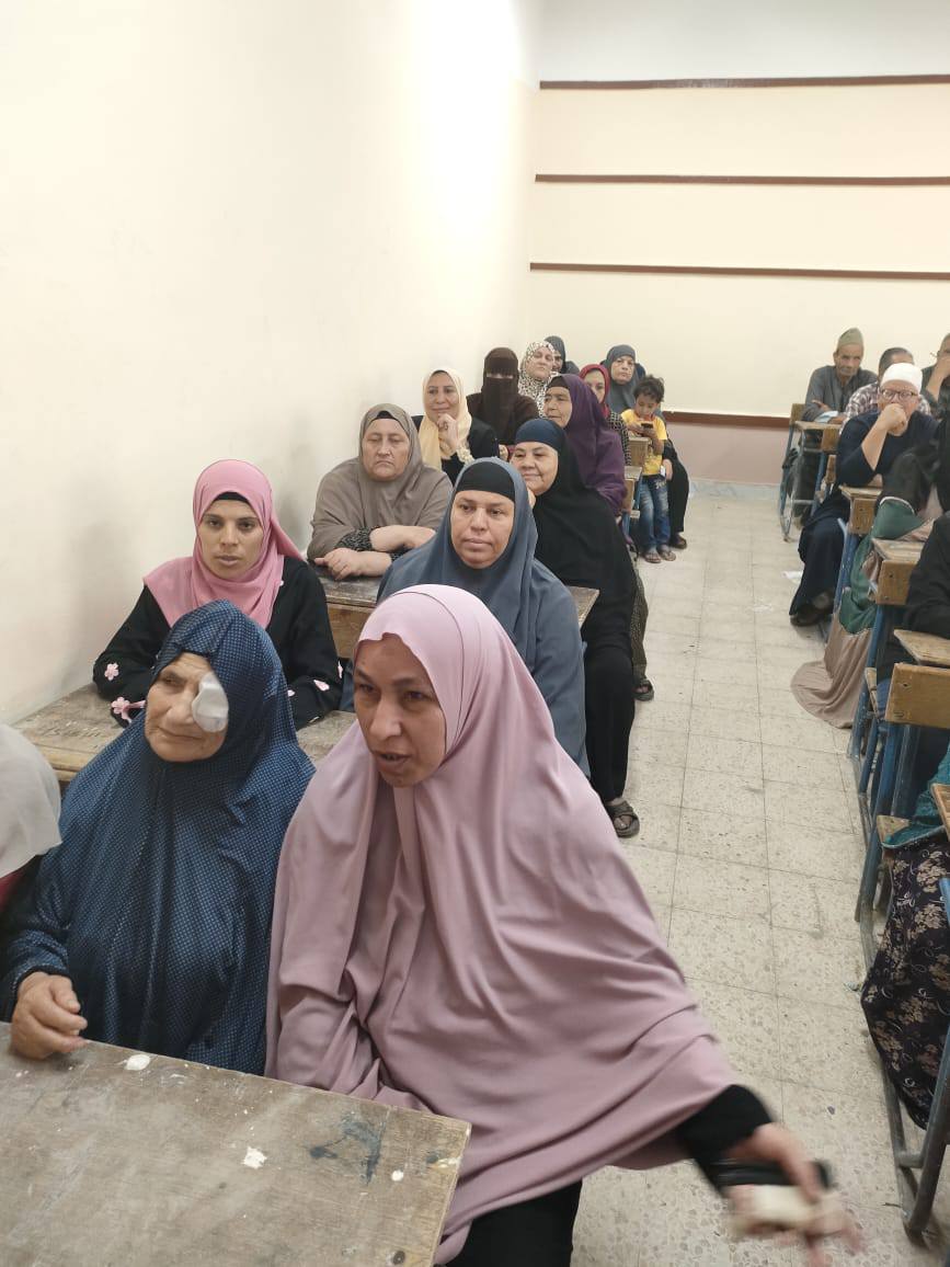 102861-إقبال-كبير-من-السيدات 102861-إقبال-كبير-من-السيدات