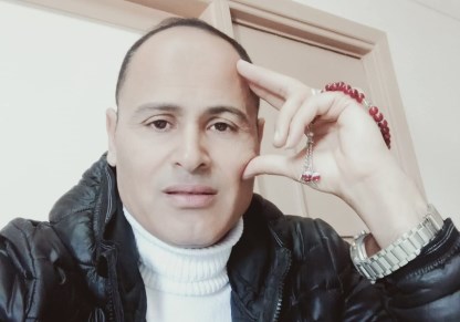 الكاتب الصحفي اشرف عبد اللطيف 