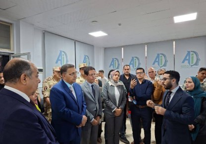 محافظ القليوبية ورئيس جامعة بنها أثناء افتتاح مركز الذكاء الاصطناعي 