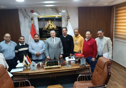 مدير مستشفى بنها الجامعي أثناء الاجتماع 