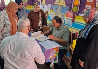 د. أسامة عضو المتابعة أثناء زيارته الميدانية