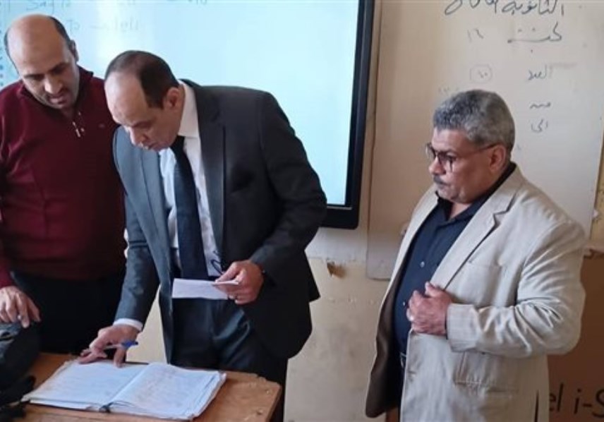 مدارس قرية الشموت