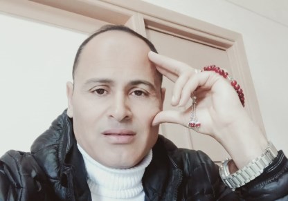 الكاتب الصحفي أشرف عبد اللطيف 