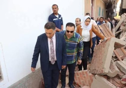 محافظ القليوبية والنائب مجدي مسعود يتفقدان العقار المنهار