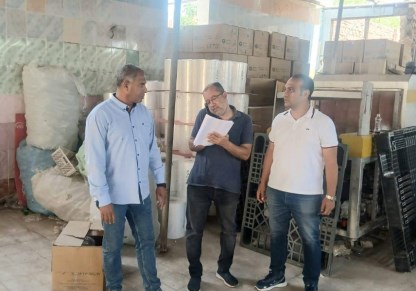 رىيس المدينة يتفقد المصانع الغذائية 