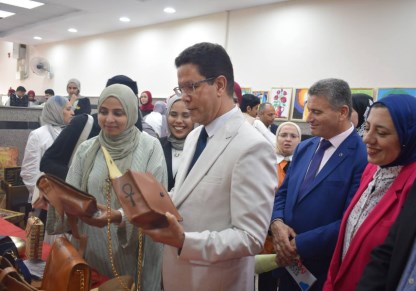 الجيزاوي يشاهد مشروعات الطلاب 