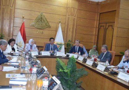 اساتذة جامعه بنها خلال اجتماع مجلس الجامعة