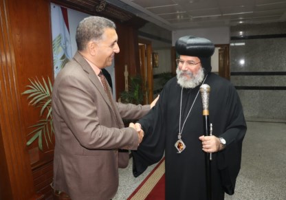 الانبا صليب في ضيافة محافظ القليوبية 