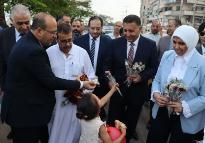 احتفال الأهالي مع المحافظ بالعيد بكورنيش بنها