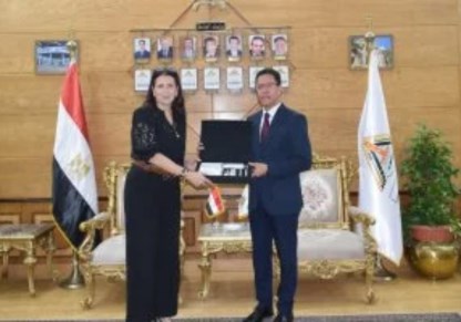 رئيس جامعة بنها والدكتورة ماجي نصيف