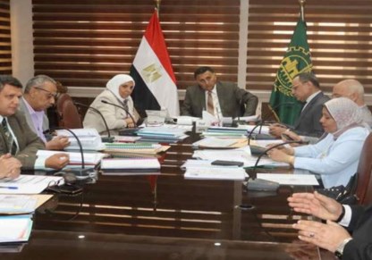 محافظ القليوبية يناقش مقترحات المتقدمين لوظائف قيادية في اجتماع لجنة القيادات
