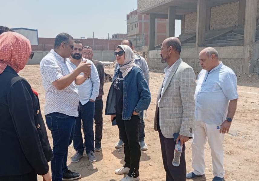 د. ايمان ريان تتابع الأعمال الإنشائية بنادي مسطرد