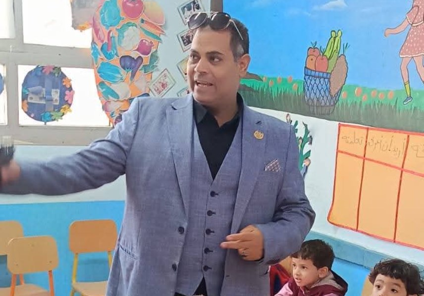 وكيل إدارة الخانكة أثناء الزيارة