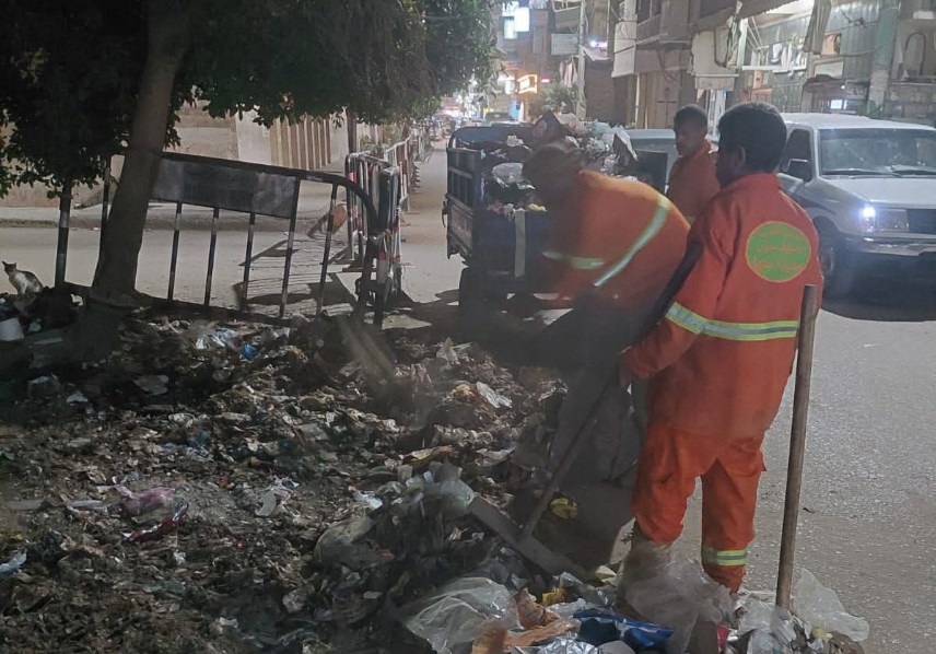 رفع القمامة من شوارع مدينة بنها