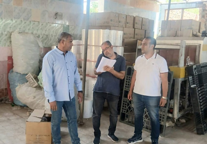 رىيس المدينة يتفقد المصانع الغذائية 