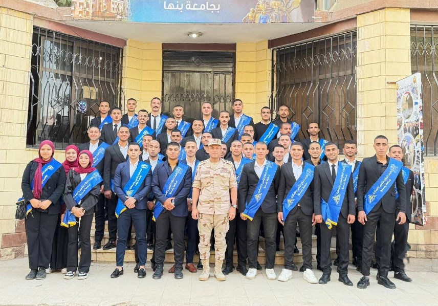 العقيد حافظ إبراهيم يشارك حضور الطلاب للزيارة
