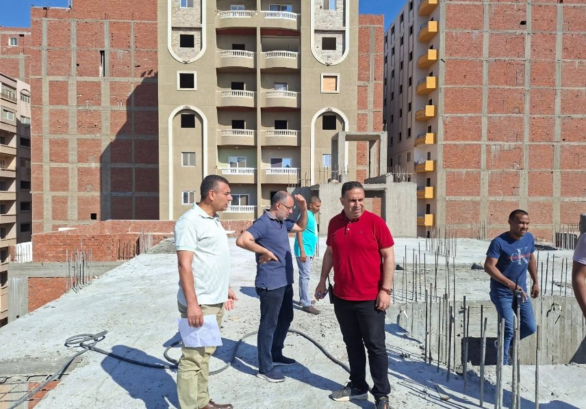         الأجهزة التنفيذية تتصدى لبناء المخالف بقوة