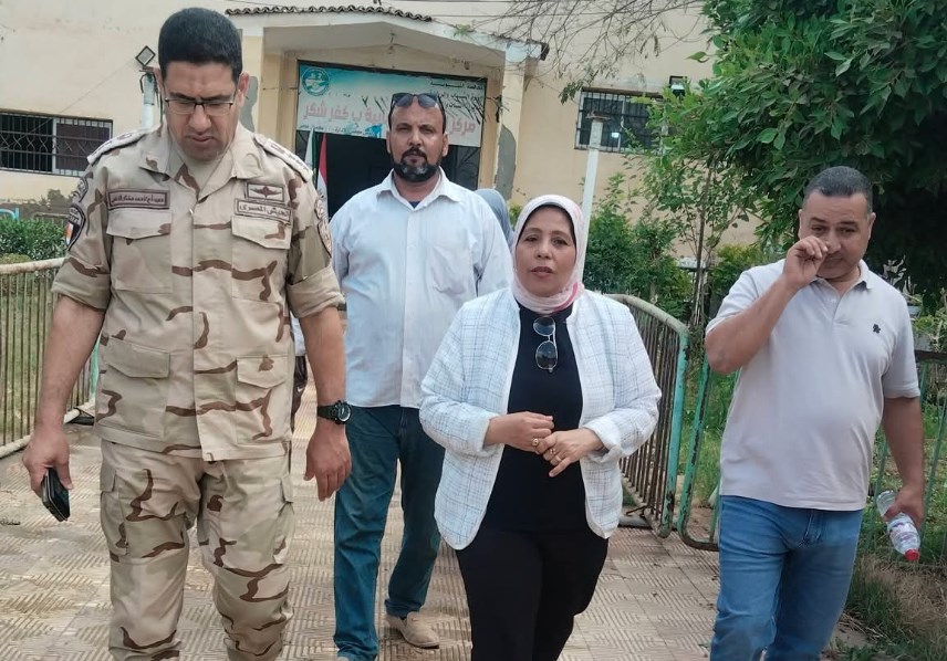 المستشار العسكري ووكيل وزارة التضامن أثناء الجولة 