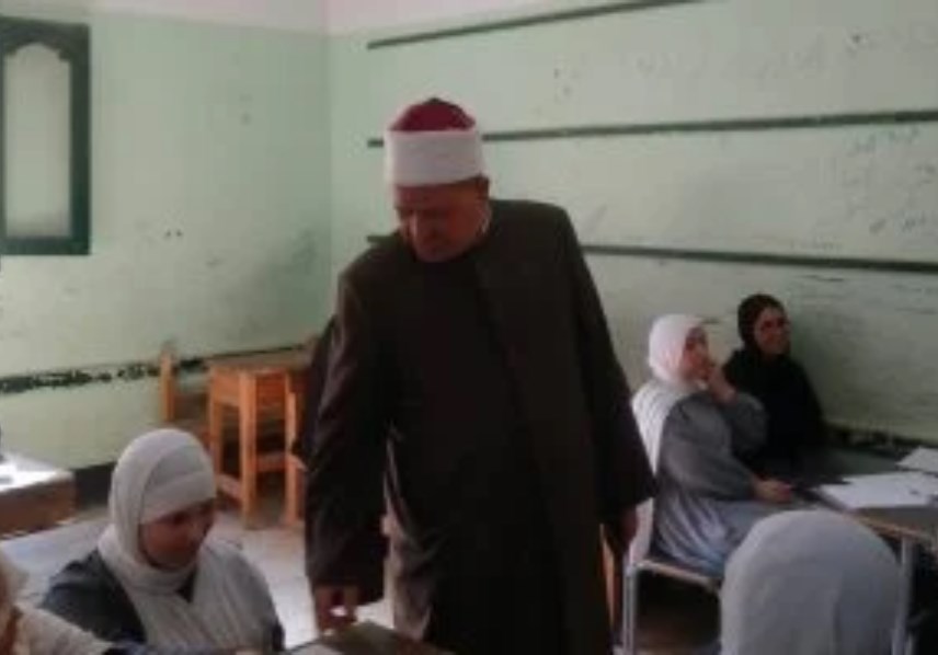 مدير العلوم الشرعية بأزهرية القليوبية يتفقد لجان امتحانات النقل بالمعاهد