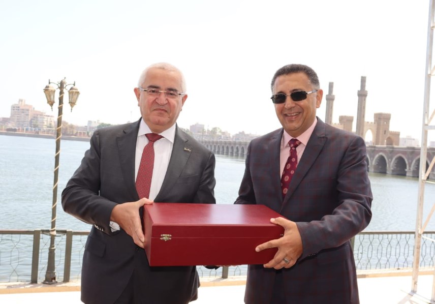 محافظ القليوبية يستقبل سفير أذربيجان بالقناطر الخيرية