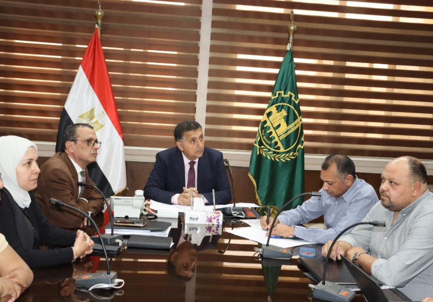محافظ القليوبية يتابع معدلات تنفيذ غرفة الأزمات التبادلية