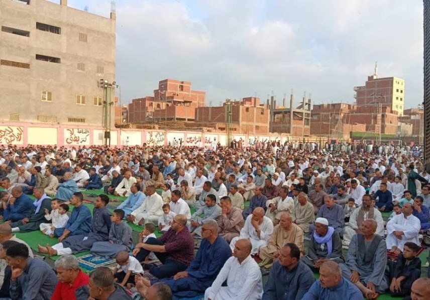 طحلة تؤدي صلاة العيد في أجواء روحانية تجمع الأهالي
