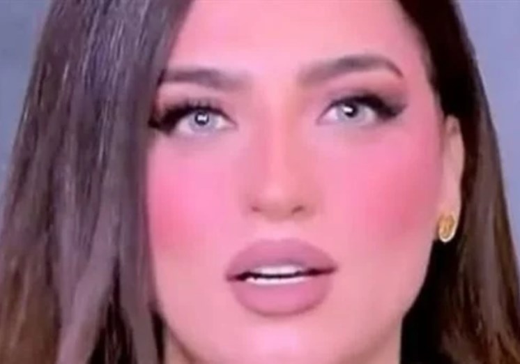 الإعلامية ياسمين عز 