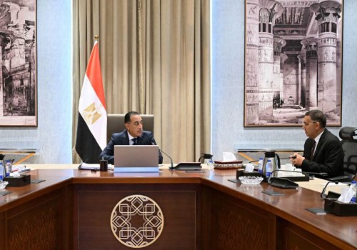 رئيس الوزراء ومحافظ القليوبية يتابعان المشروعات التنموية