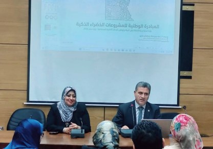 نائب رئيس جامعة بنها أثناء الاجتماع 
