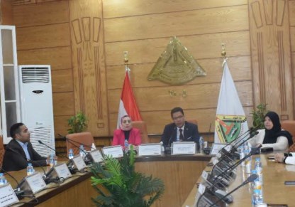 رئيس جامعة بنها يجتمع بسفراء التطوع بالمركز الجامعي 