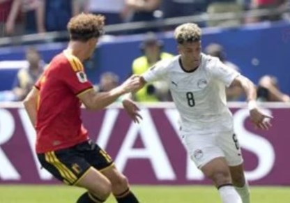 إمام عاشور في مباراة مصر وبلجيكا