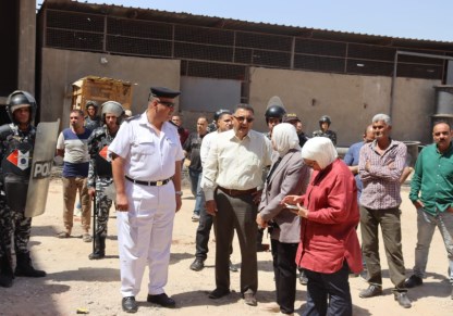 محافظ القليوبية يشهد إزالة مبنى مخالف بحى غرب شبرا الخيمة
