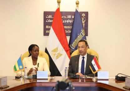 وزير الاتصالات المصري ونظيرته الرواندية خلال مباحثات تعزيز التعاون