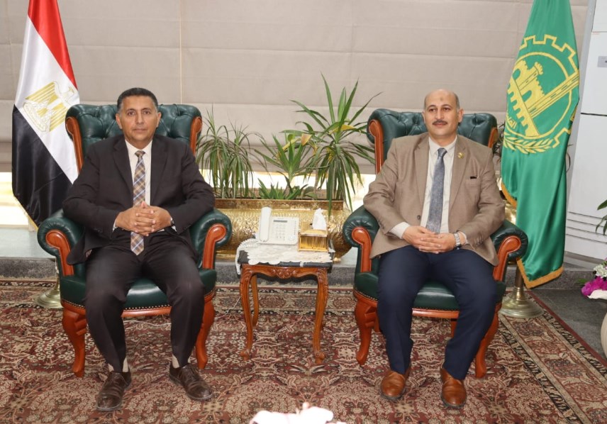 لقاء المحافظ مع نقيب محامين شمال القليوبية 