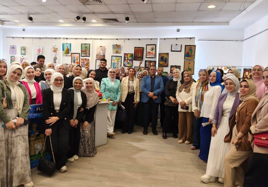 معرض نافذة على الابداع بكلية الفنون التطبيقية 