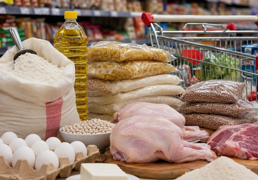 أسعار الدقيق والسلع الأساسية اليوم