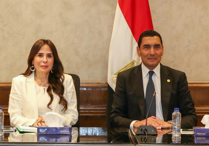 وزيرا الشباب والإسكان 