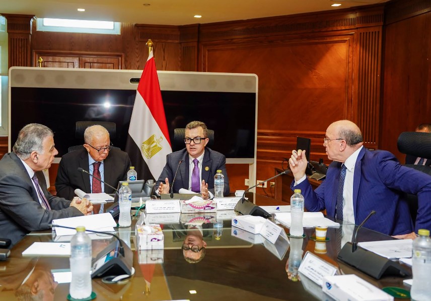 وزير التخطيط والتنمية الاقتصادية يترأس اجتماع لجنة الاستثمار ببنك الاستثمار القومي