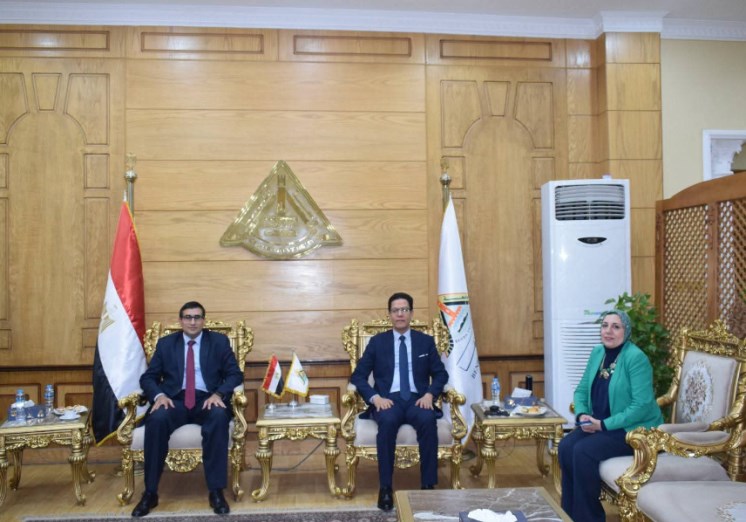 رئيس جامعة بنها ومدير المعهد القومي للاتصالات يتفقدان فعاليات أكاديمية الأمن السيبراني