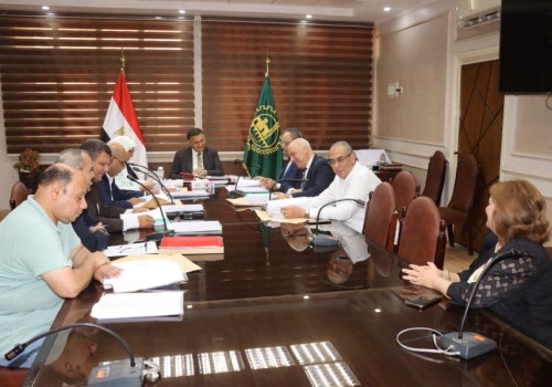 المحافظ يجتمع باللجنة العليا للقيادات 