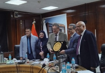 طب بنها يُشيد بانضمام الكلية لمبادرة «الحزام والطريق» ويكرم وكيل الدراسات العليا استعداداً لليوبيل الذهبي