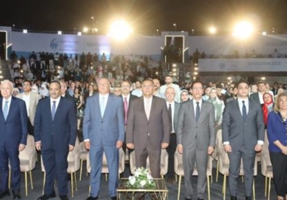 محافظ القليوبية ورئيس مجلس أمناء جامعة بنها الأهلية يشهدان احتفالية تخريج أول دفعة من طلاب الجامعة