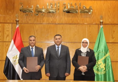  محافظ القليوبية يشهد توقيع بروتوكول مع «فينوس» لتشغيل 12 سيارة توزيع لمبات ليد
