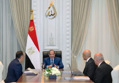 الرئيس السيسي خلال اجتماعه مع رئيس الوزراء ووزير التعليم