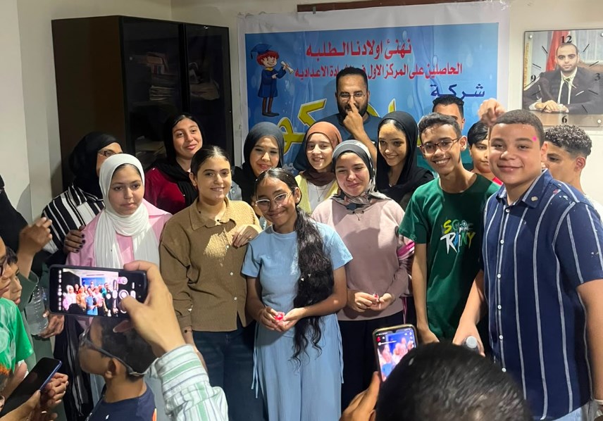 احتفالية لتكريم طلاب الشهادة الاعدادية بالخصوص 