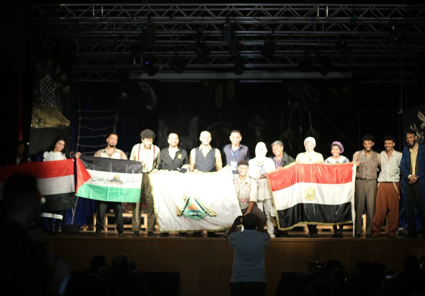 فريق المسرح بجامعة بنها في مهرجان المغرب 