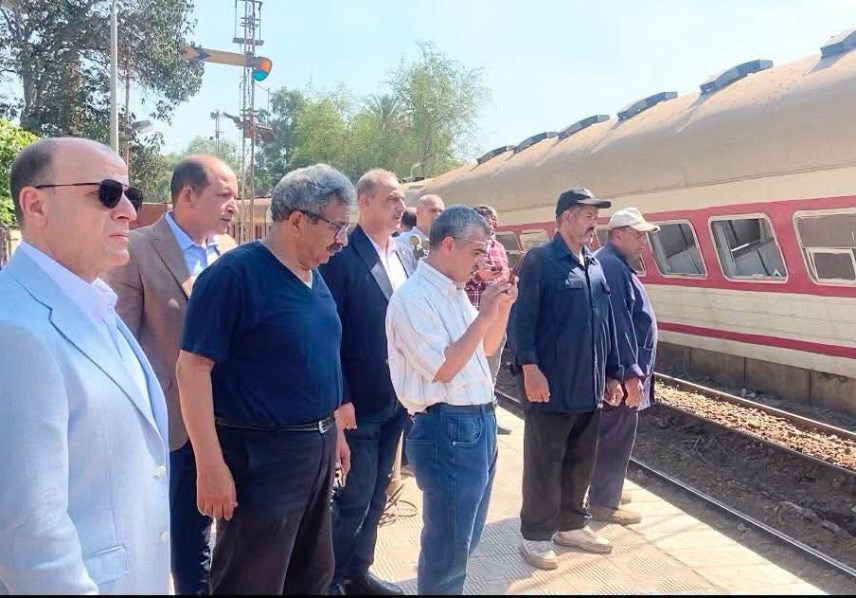 محافظ الغربية يتابع رفع عربة قطار طنطا