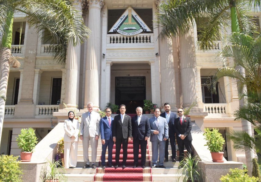 رئيس الجامعة يستقبل وفد من الاعتماد والجودة