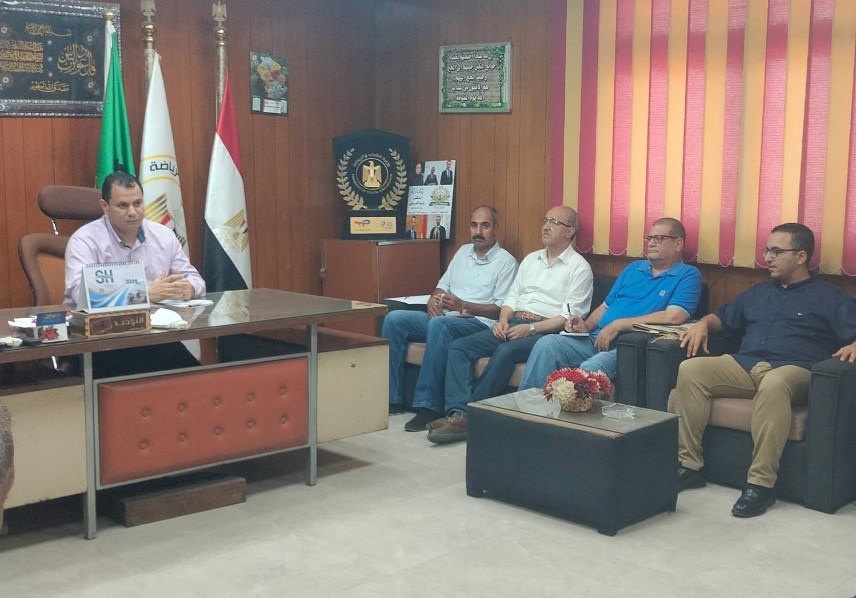اجتماع مع مديري الإدارات الفنية 